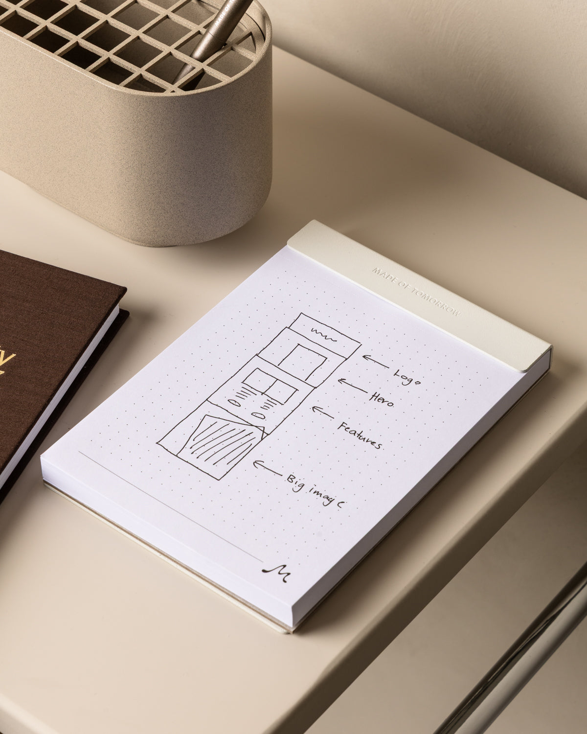 pad=dot-grid;holder=white