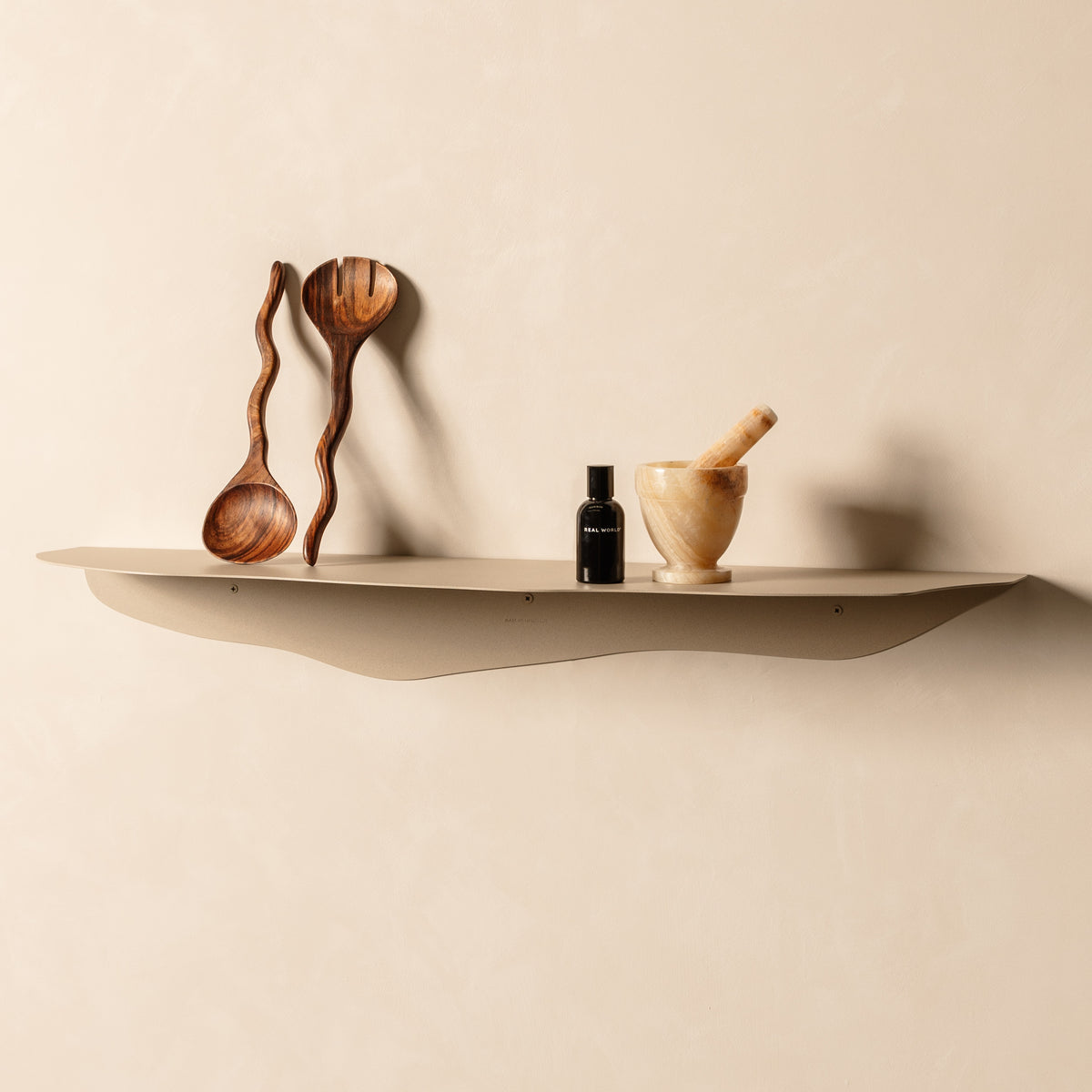 FOLD Wavy Shelf 950 — Limestone